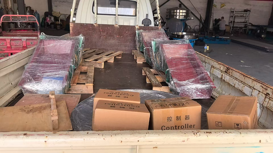 三臺電磁振動給料機(jī)加控制柜發(fā)貨